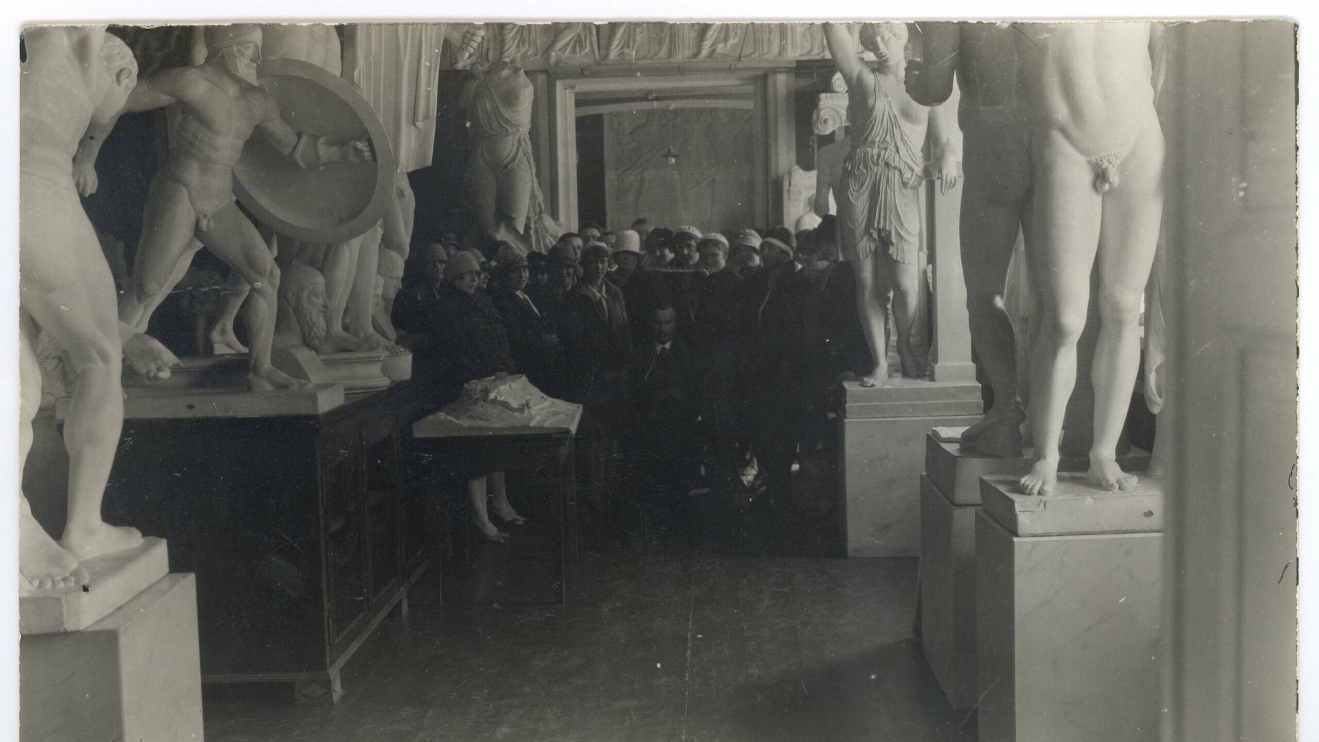Visitors to the Museum of Classical Antiquities in the 1930s.